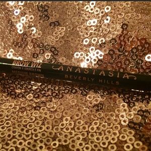 FULL SIZE Brow Wiz Anastasia Beverly Hills Pencil